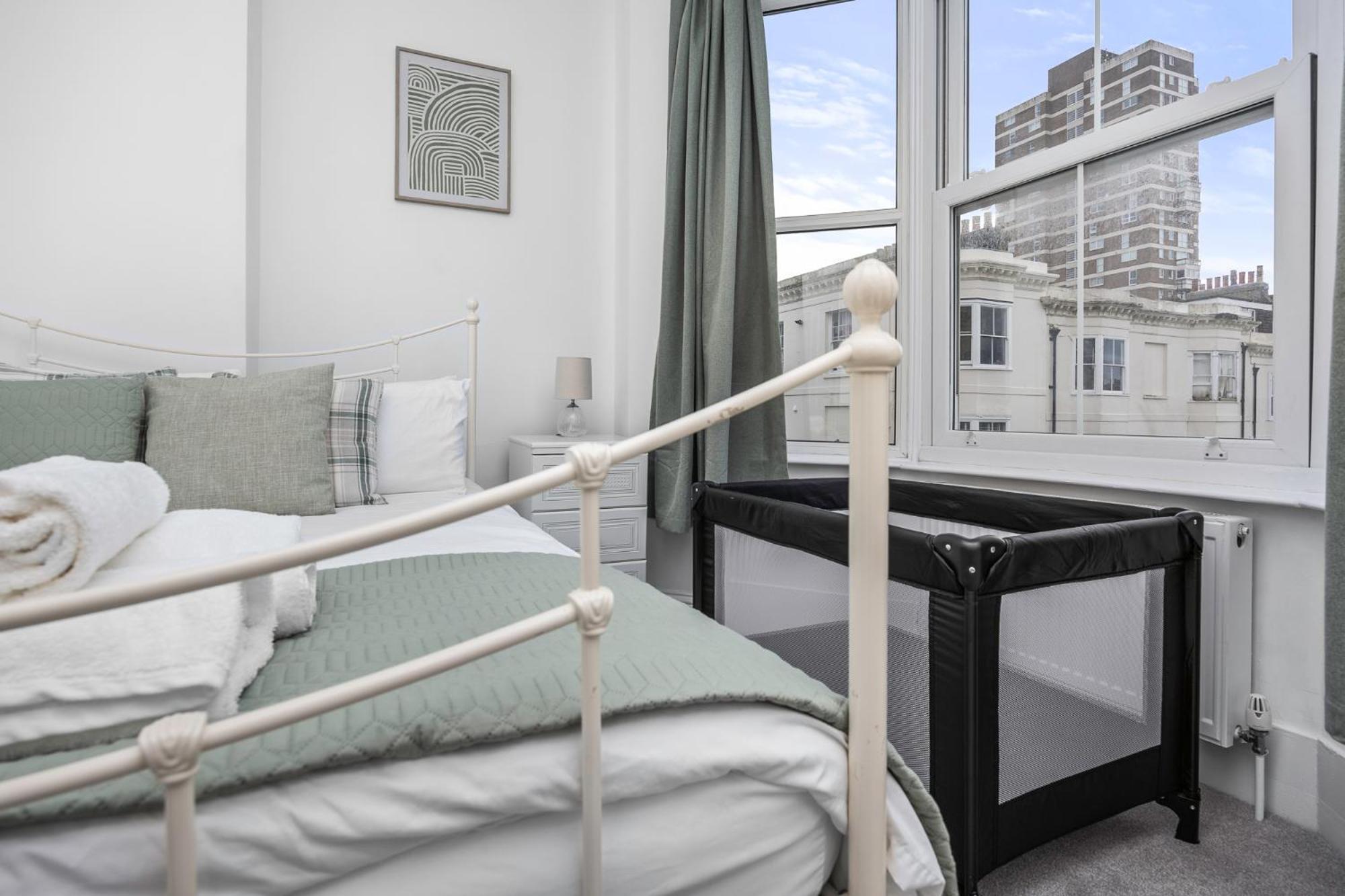 2 Bedroom Flat - With King Sized Beds, Netflix And Sky - Perfect For Contractors, Vacation Guests Or Those Relocating Brighton Exterior foto